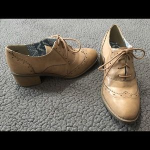 Jellypop Mary Jane style lace up booties 9.5